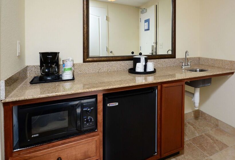 هتل Hampton Inn & Suites Durham/north I85