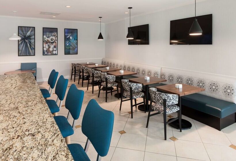 هتل Hilton Garden Inn Frisco