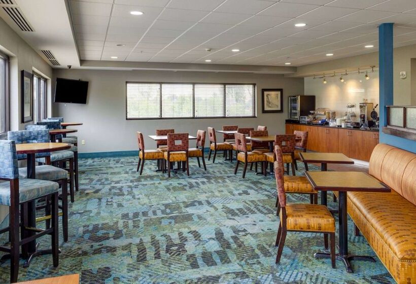 هتل La Quinta By Wyndham Edmond