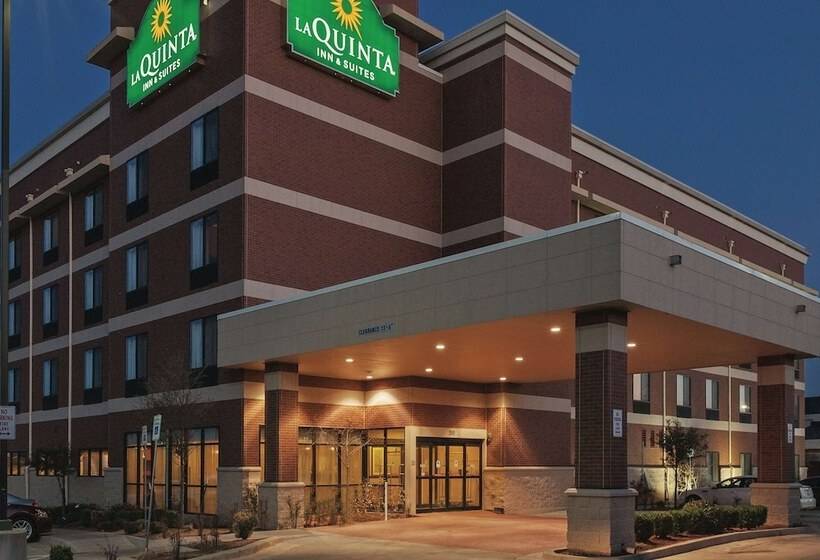 هتل La Quinta By Wyndham Edmond