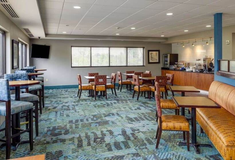 هتل La Quinta By Wyndham Edmond