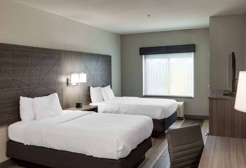 هتل La Quinta By Wyndham Edmond