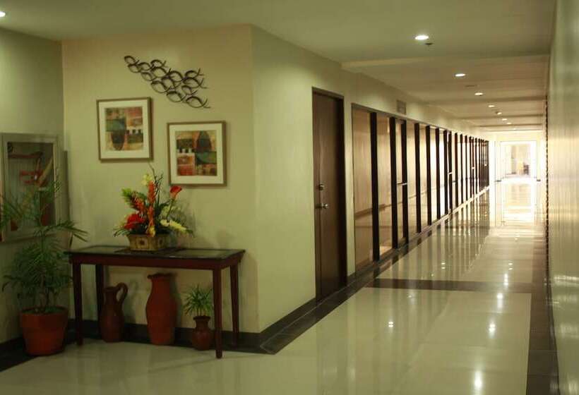 هتل Palmbeach Resort & Spa Mactan, Cebu