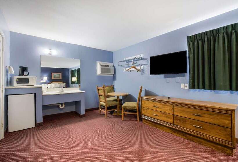 Hotel Rodeway Inn & Suites