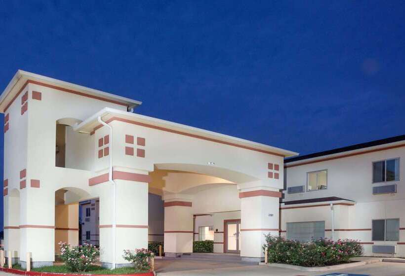 Отель Super 8 By Wyndham Brenham Tx