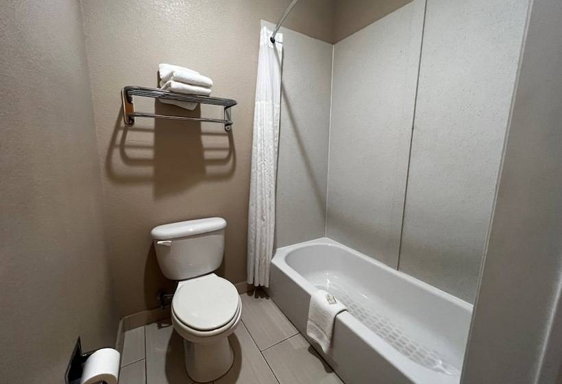 هتل Super 8 By Wyndham Center