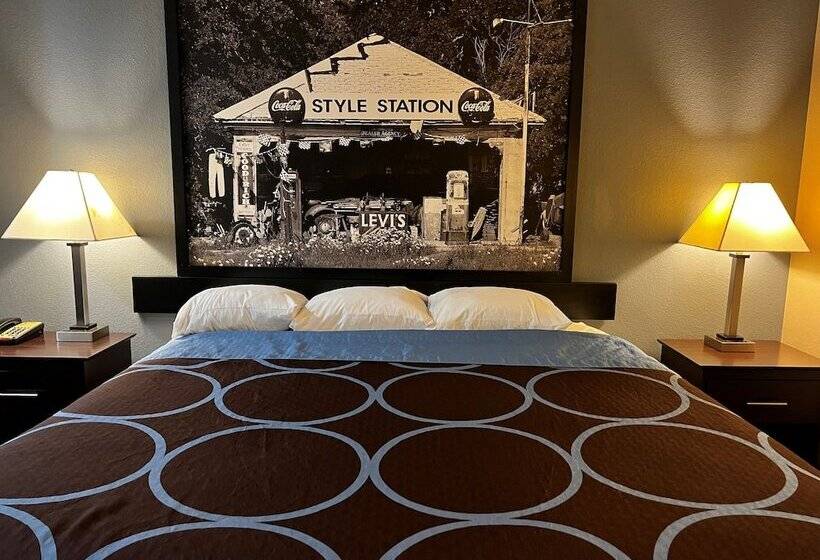 هتل Super 8 By Wyndham Center