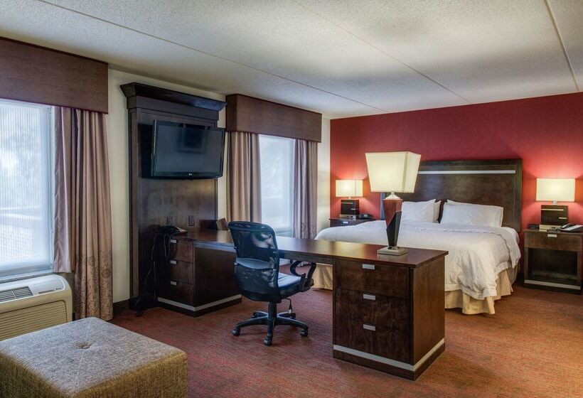 Hampton Inn And Suites Detroit Airport Romulus