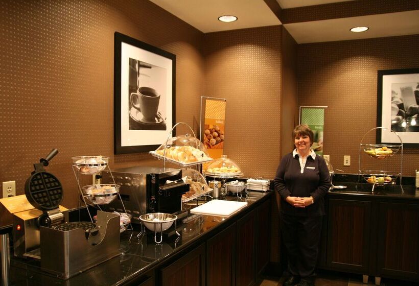 Hampton Inn And Suites Detroit Airport Romulus