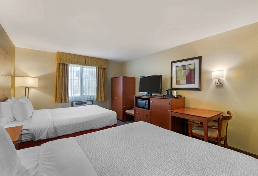 בית מלון כפרי Best Western Plus Altoona Inn