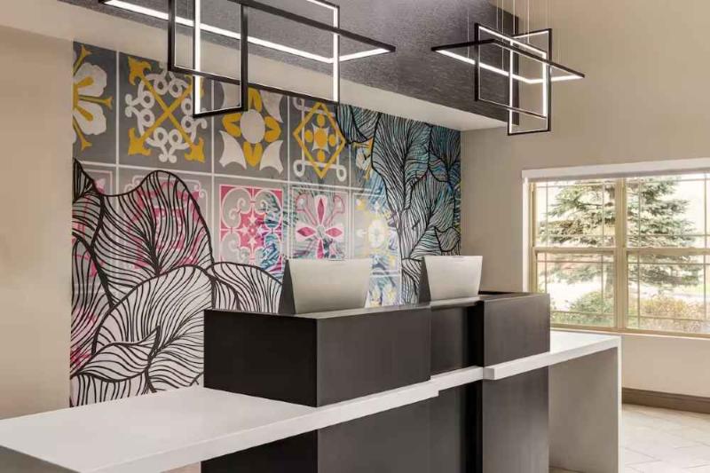 هتل La Quinta Inn & Suites by Wyndham Lake George