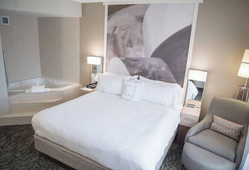 هتل Courtyard By Marriott Hickory