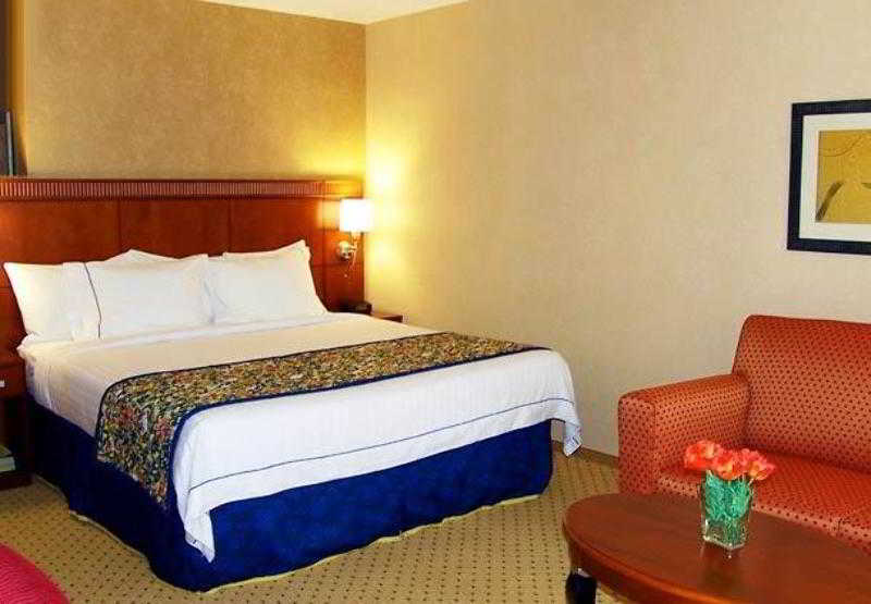 هتل Courtyard By Marriott Seattle Kirkland