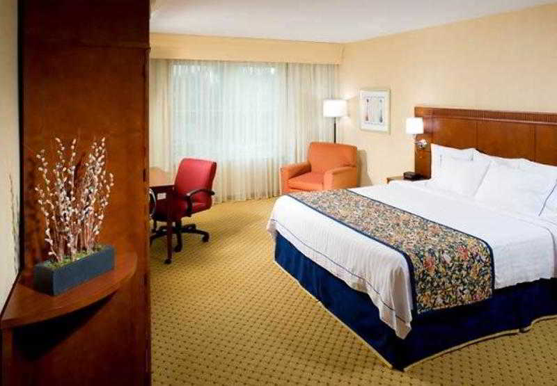 هتل Courtyard By Marriott Seattle Kirkland