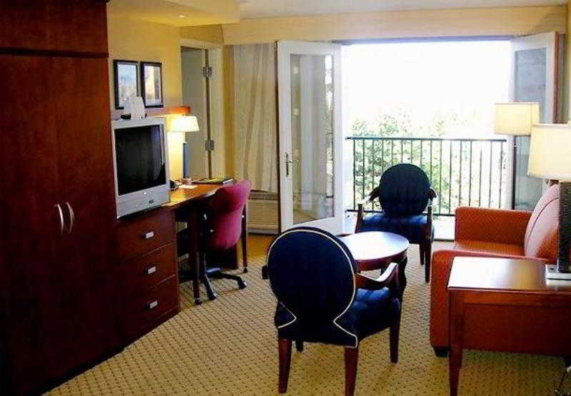 هتل Courtyard By Marriott Seattle Kirkland