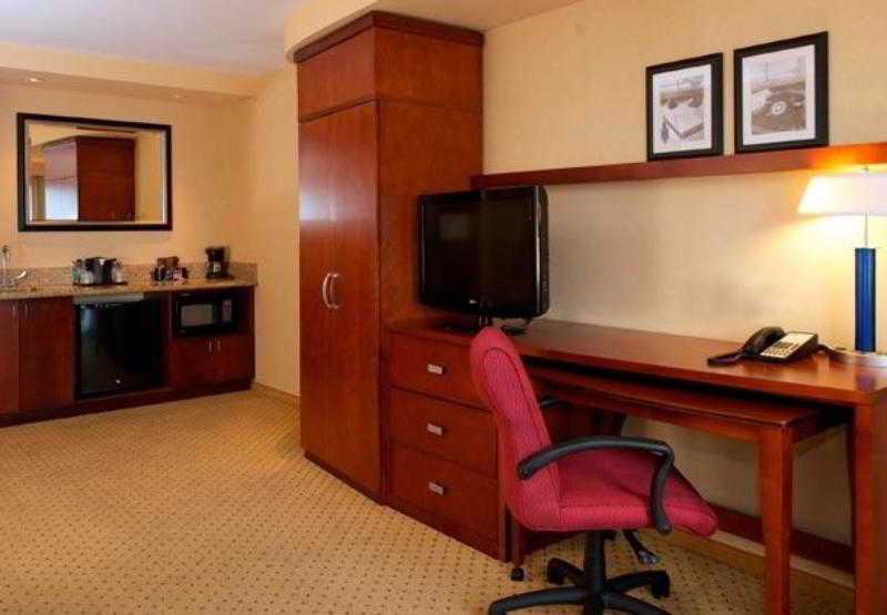 هتل Courtyard By Marriott Seattle Kirkland