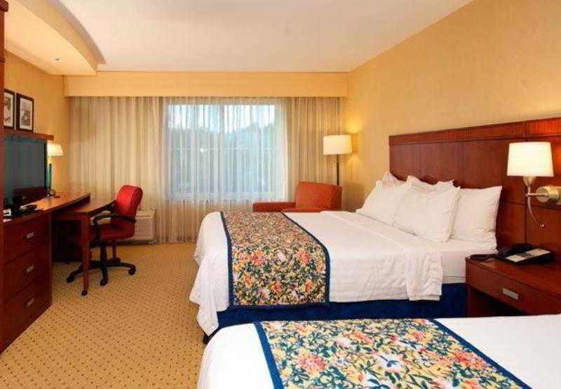 هتل Courtyard By Marriott Seattle Kirkland