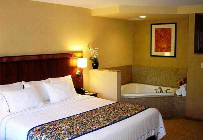 هتل Courtyard By Marriott Seattle Kirkland