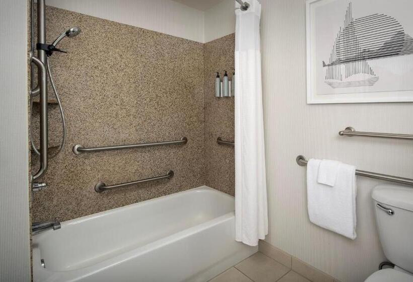 هتل Courtyard By Marriott Seattle Kirkland
