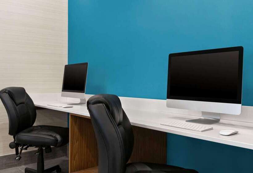 هتل Days Inn By Wyndham Kingston