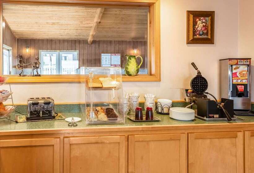호텔 Econo Lodge Inn & Suites Madras