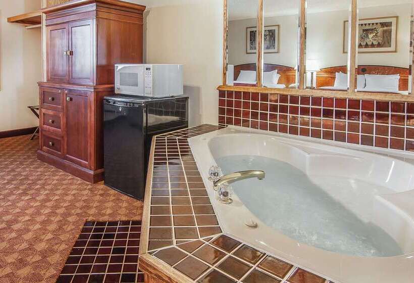 호텔 Econo Lodge Inn & Suites Madras
