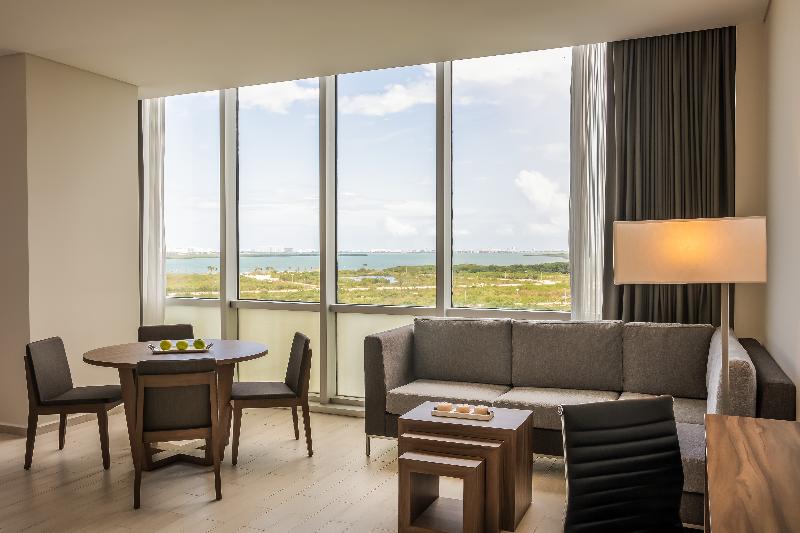 ホテル Fiesta Inn Cancun Las Americas