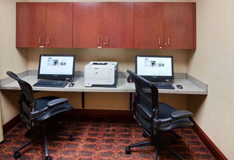 هتل Hampton Inn Fairmont