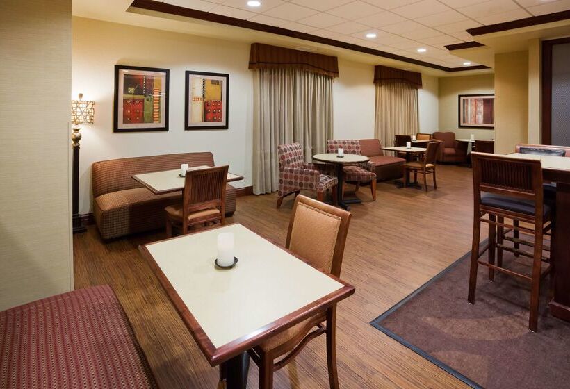 هتل Hampton Inn Fairmont