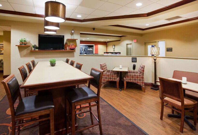 هتل Hampton Inn Fairmont