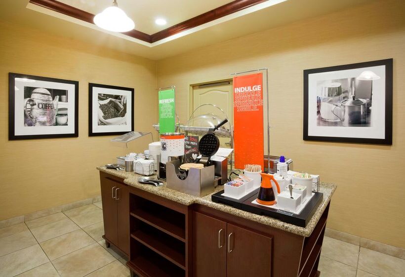 هتل Hampton Inn Fairmont