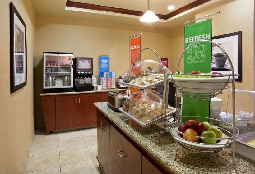 هتل Hampton Inn Fairmont