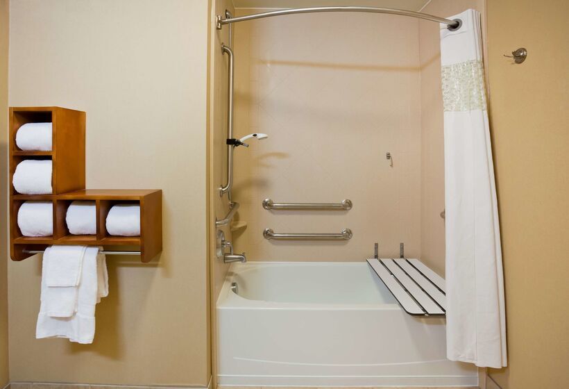 هتل Hampton Inn Fairmont