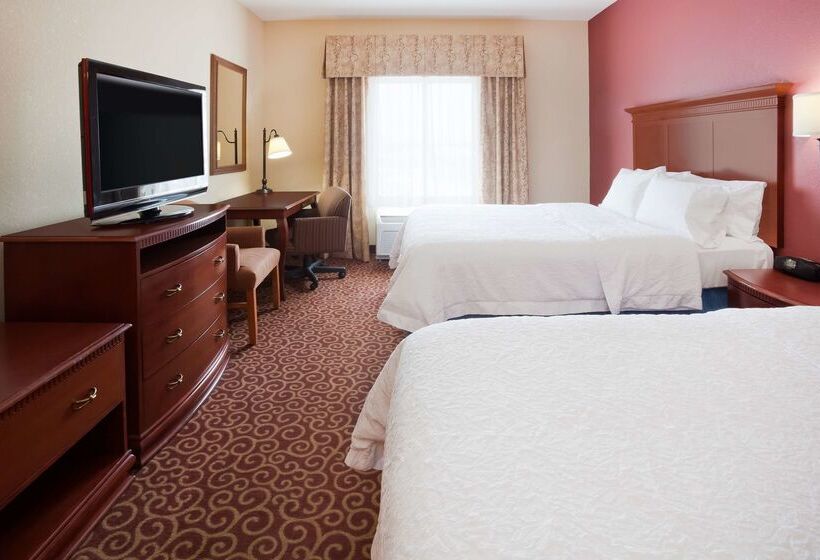 هتل Hampton Inn Fairmont