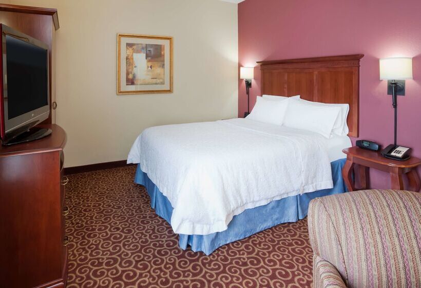 هتل Hampton Inn Fairmont