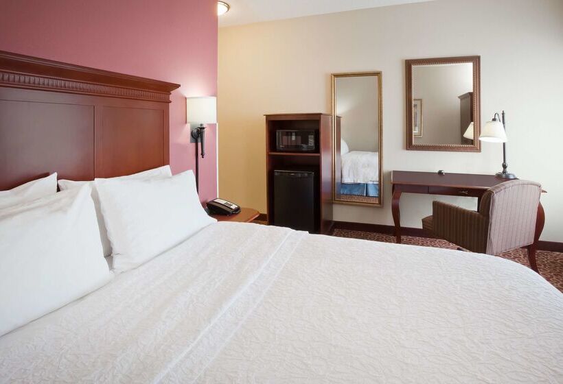 هتل Hampton Inn Fairmont