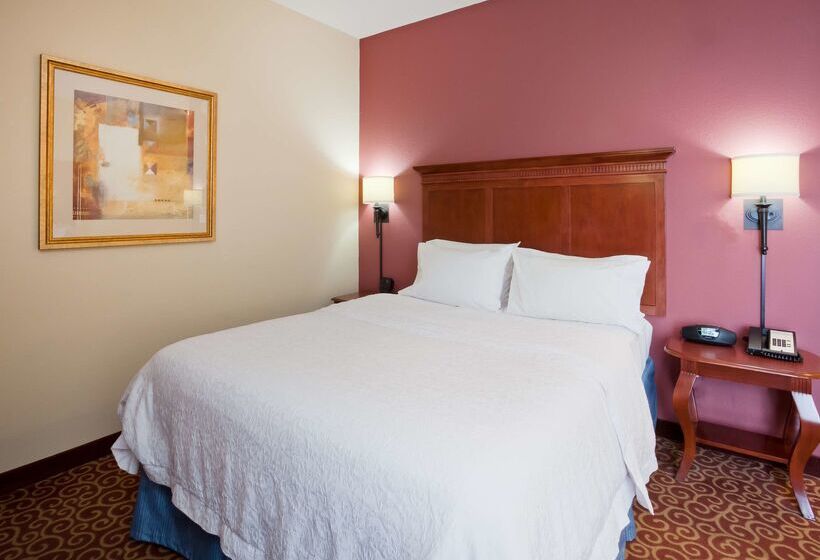 هتل Hampton Inn Fairmont