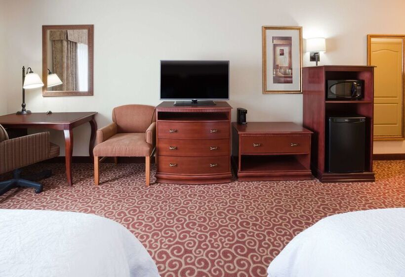 هتل Hampton Inn Fairmont
