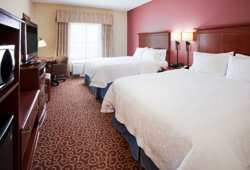 هتل Hampton Inn Fairmont