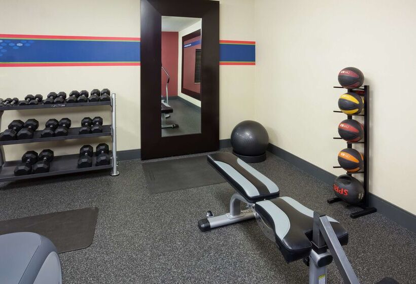 هتل Hampton Inn Fairmont