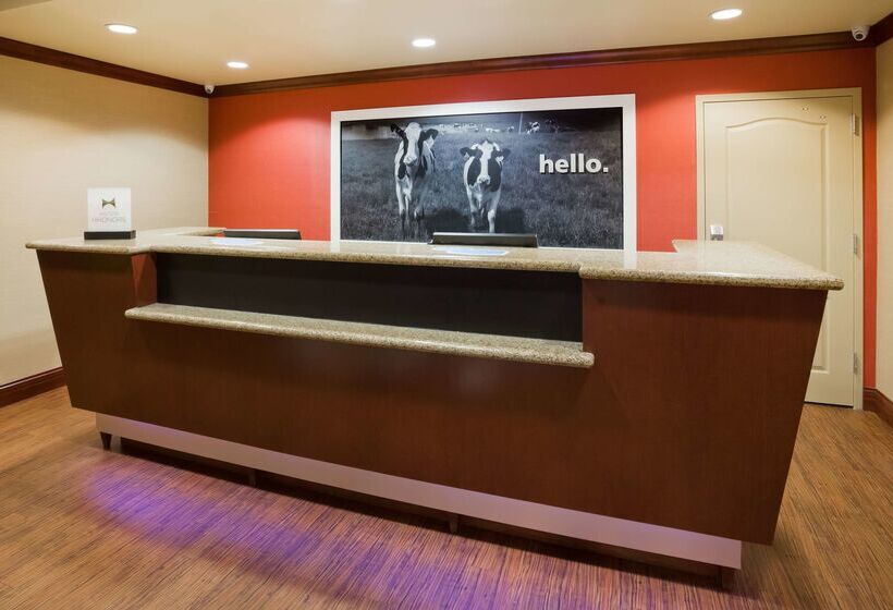 هتل Hampton Inn Fairmont