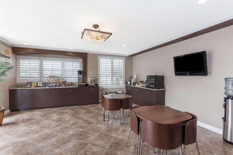 هتل Harbor Inn & Suites