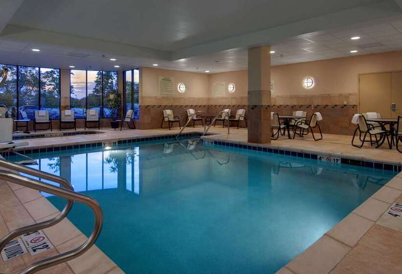 هتل Hilton Garden Inn Milwaukee Airport