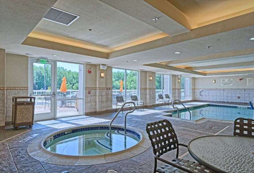 هتل Hilton Garden Inn Mt. Laurel
