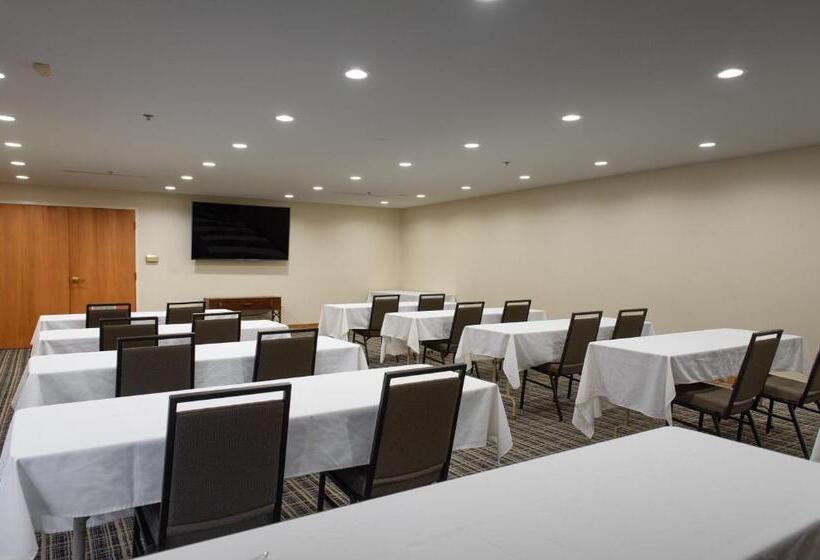 هتل Holiday Inn Express & Suites Hayward, An Ihg