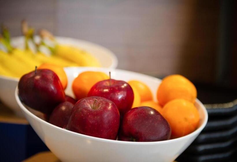 هتل Holiday Inn Express & Suites Hayward, An Ihg