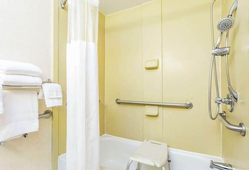 هتل Howard Johnson By Wyndham Lake City