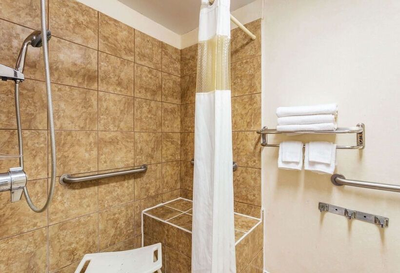 هتل Howard Johnson By Wyndham Lake City