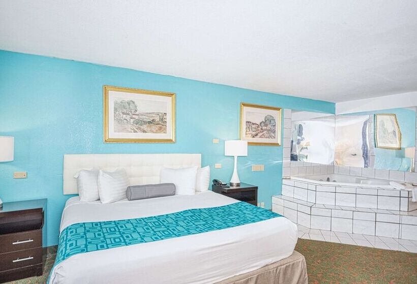 هتل Howard Johnson By Wyndham Lake City