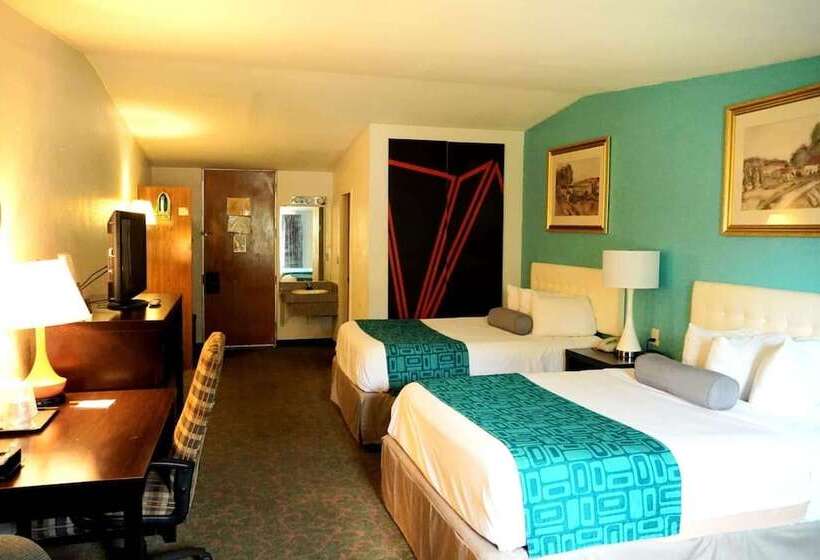 هتل Howard Johnson By Wyndham Lake City